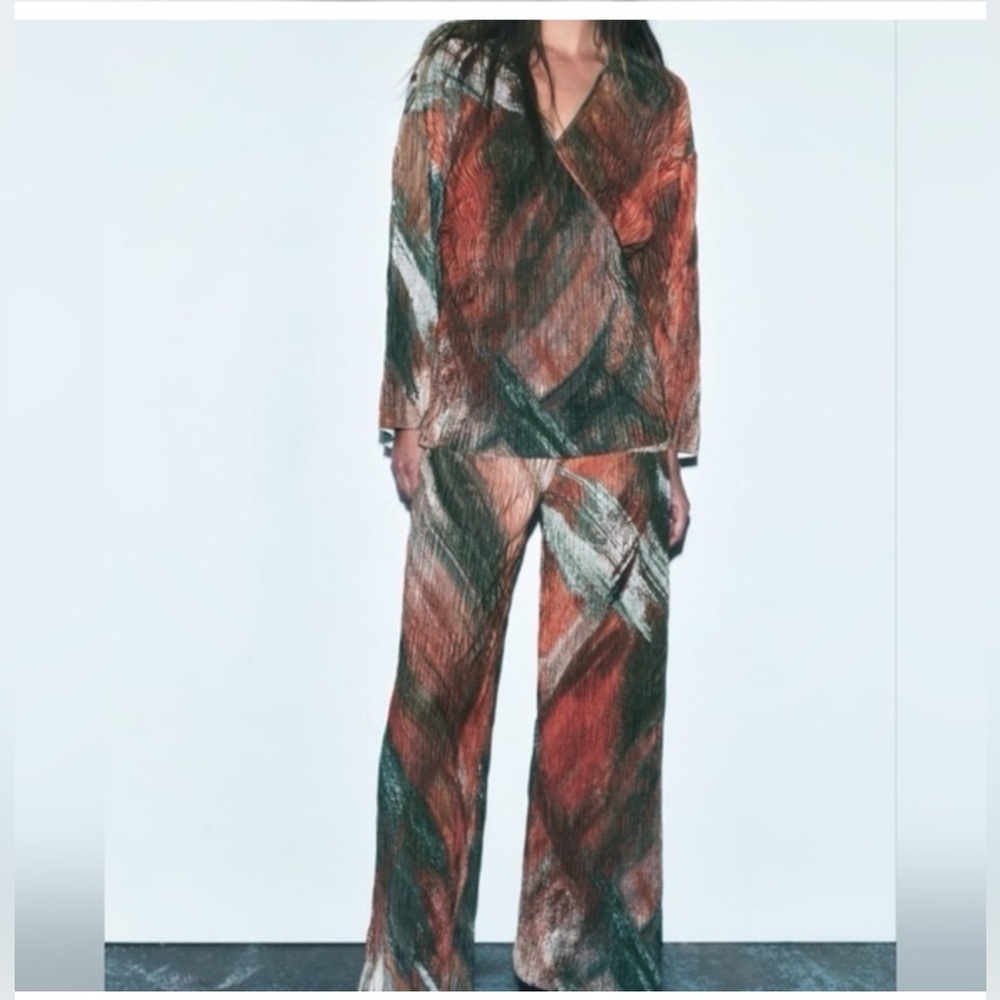 ZARA Pleated Kimono Wrap Top
ONLY Brown Burgundy - NEW
